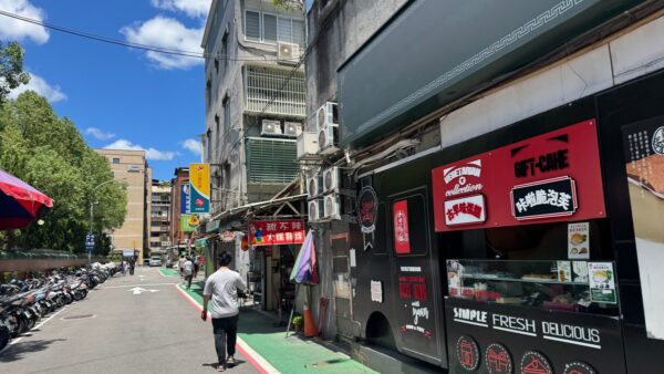 親戚介紹買房,紅包該包多少?網友熱議:重點不在金額,而是人情分寸 | M傳媒