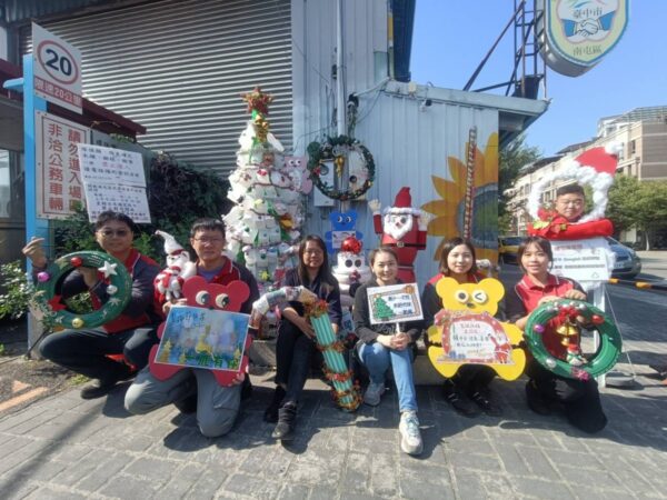 點亮永續聖誕　中市環保局打造「環保聖誕樹」成為溫馨打卡新亮點